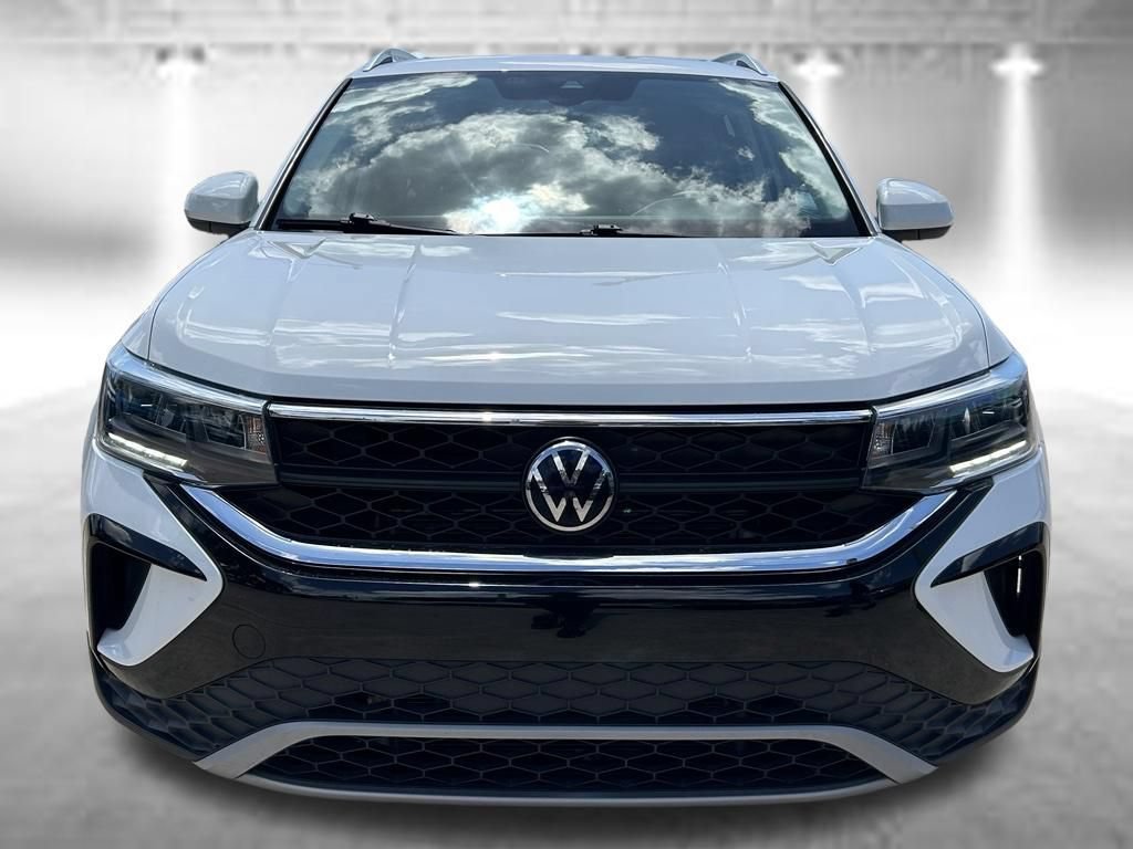Certified 2023 Volkswagen Taos SE w/ Panoramic Sunroof Package FWD image 8