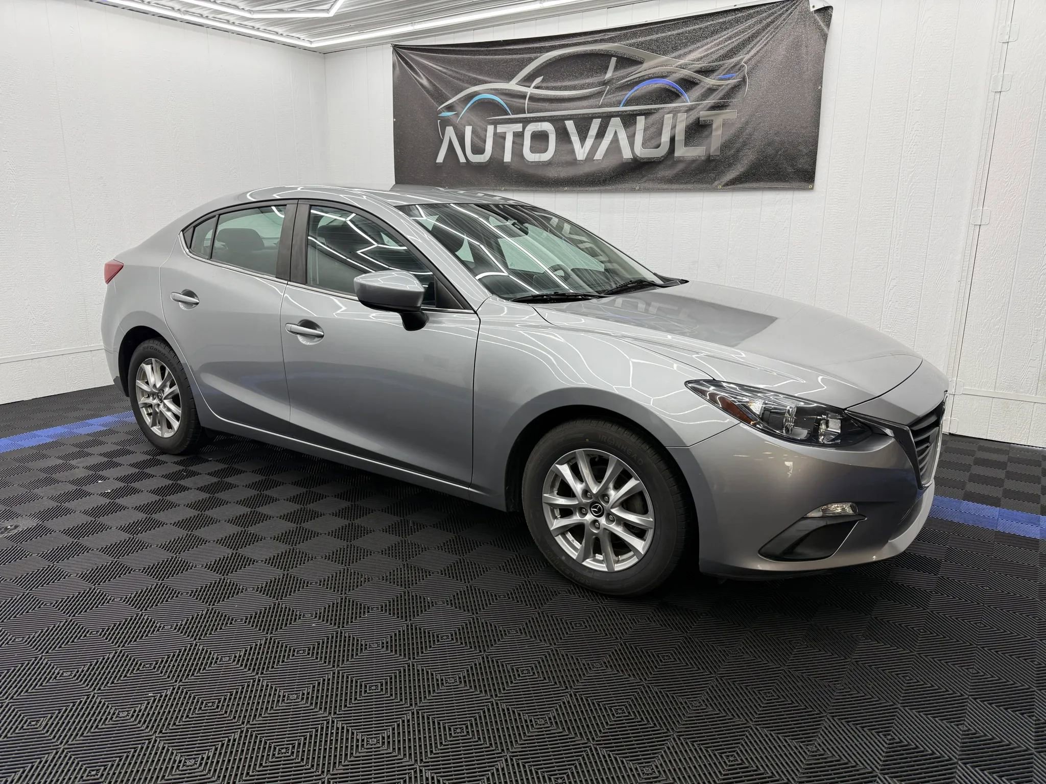 Used 2016 MAZDA MAZDA3 i Sport w/ Preferred Equipment Package FWD image 2