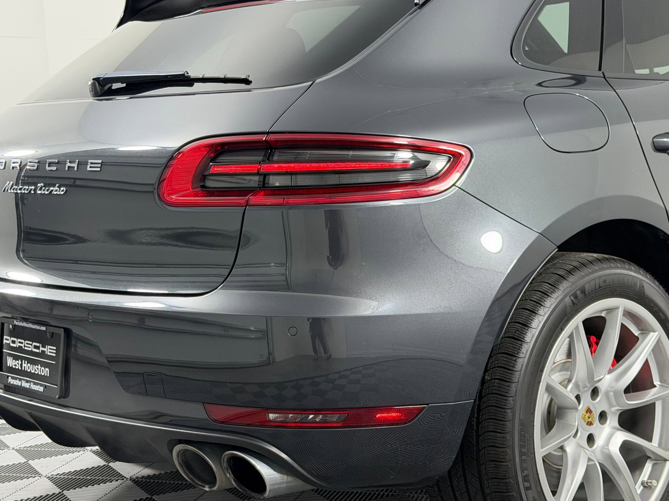 Used 2017 Porsche Macan Turbo image 13