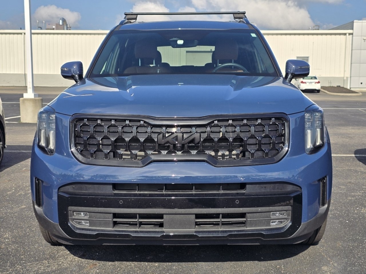 Used 2025 Kia Telluride SX X-Line AWD/4WD image 2