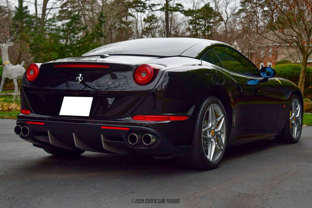 Used 2016 Ferrari California T RWD image 18