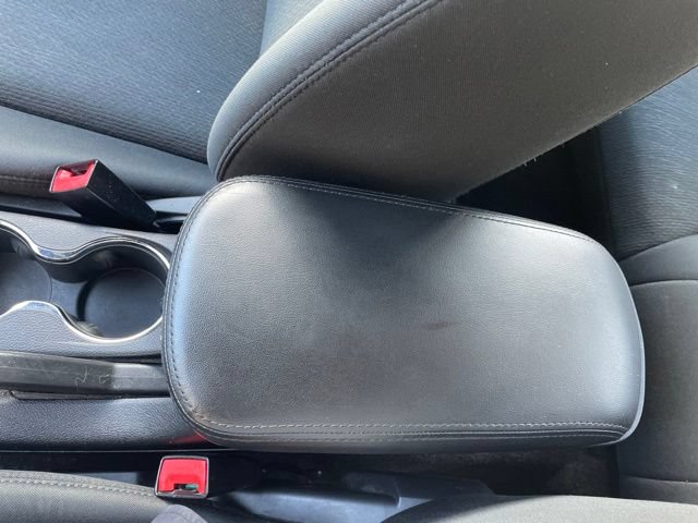 Used 2011 Chrysler 200 Touring FWD image 29