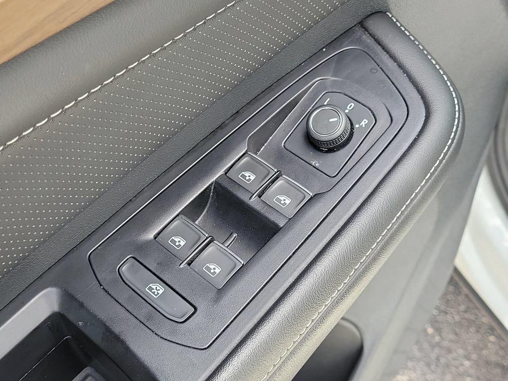 Used 2025 Volkswagen Atlas SE FWD image 20