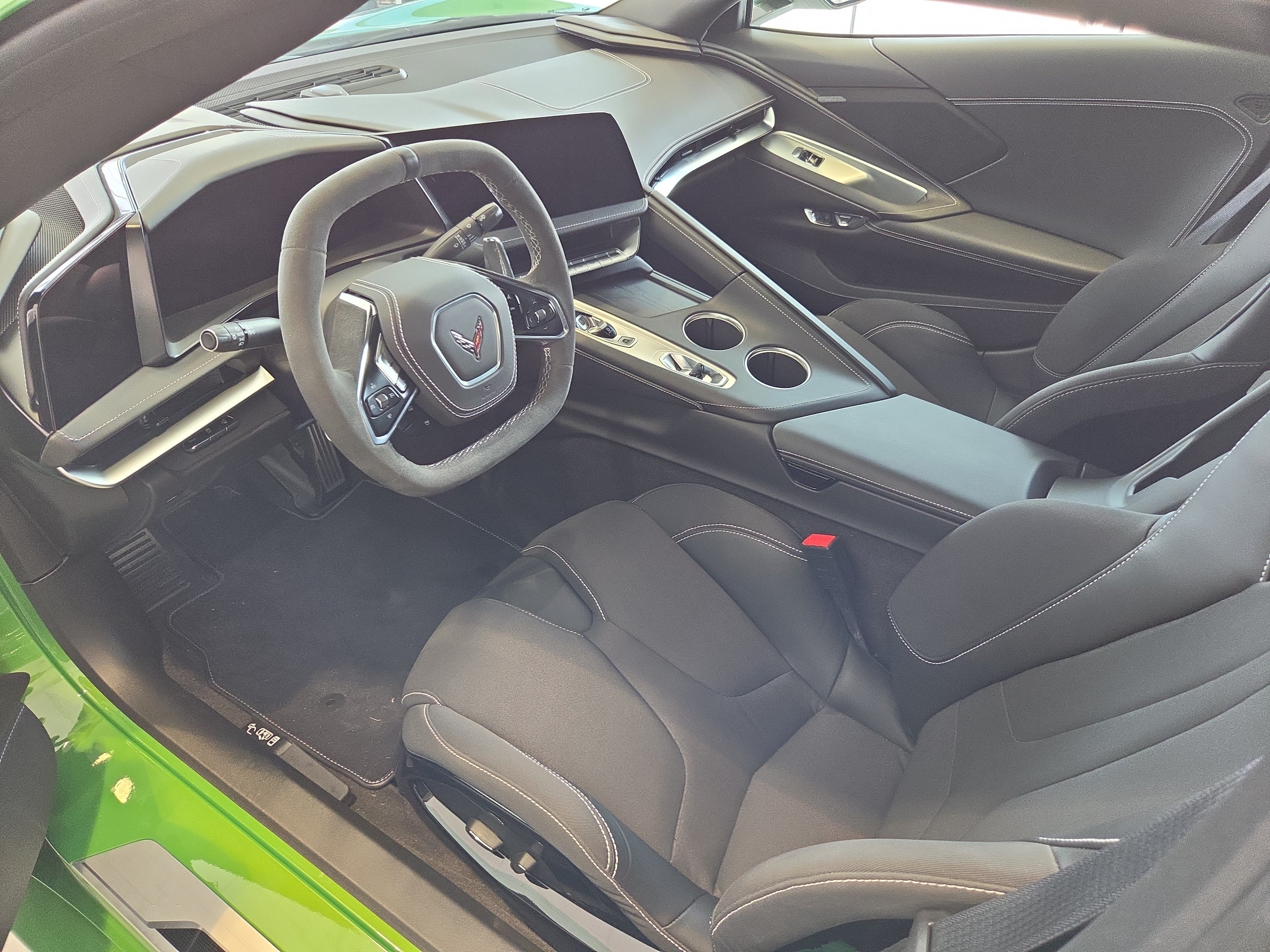 Used 2026 Chevrolet Corvette Stingray Coupe w/ 1LT RWD image 9