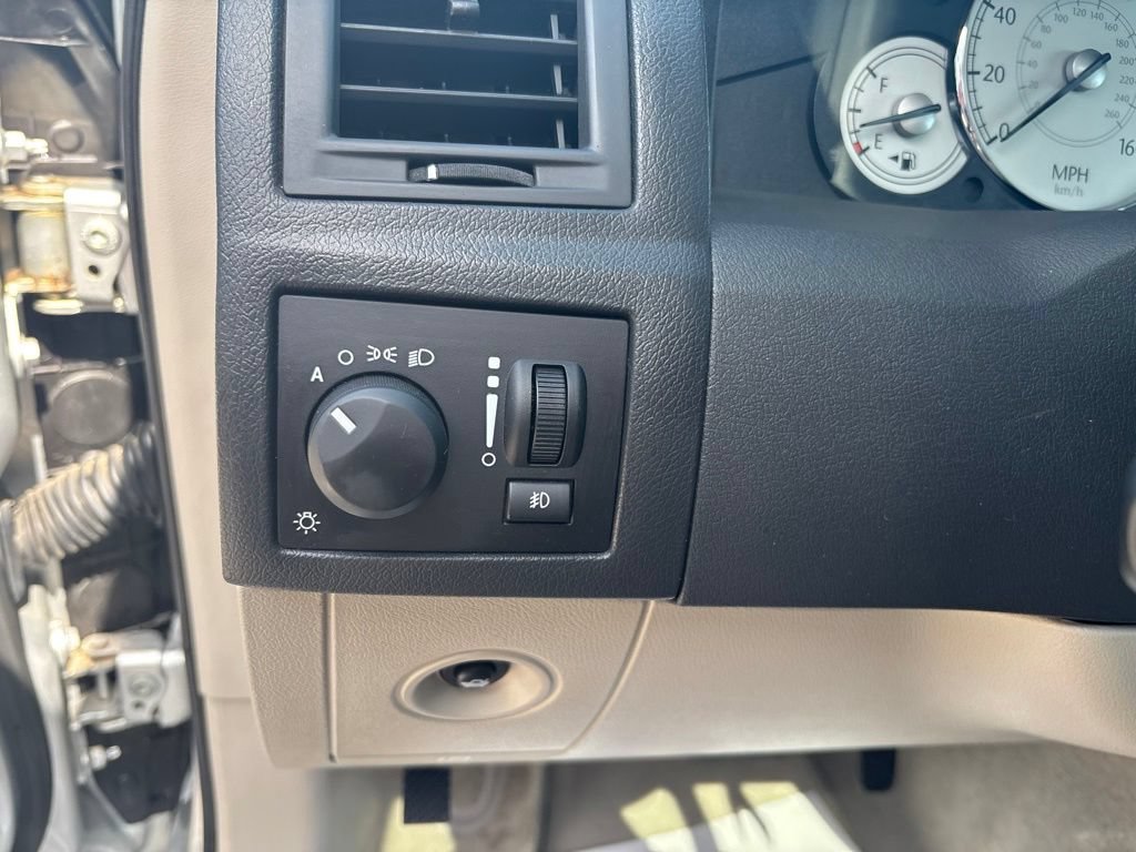 Used 2005 Chrysler 300 C w/ Sound Group II RWD image 57