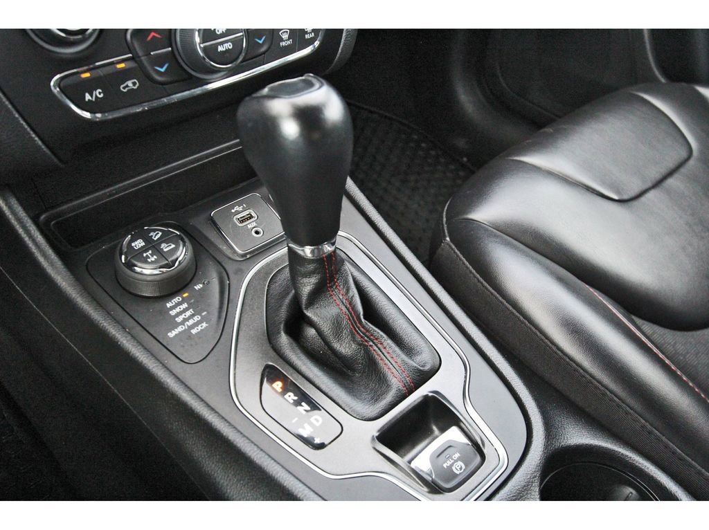 Used 2022 Jeep Cherokee Trailhawk w/ Trailer Tow Group image 28