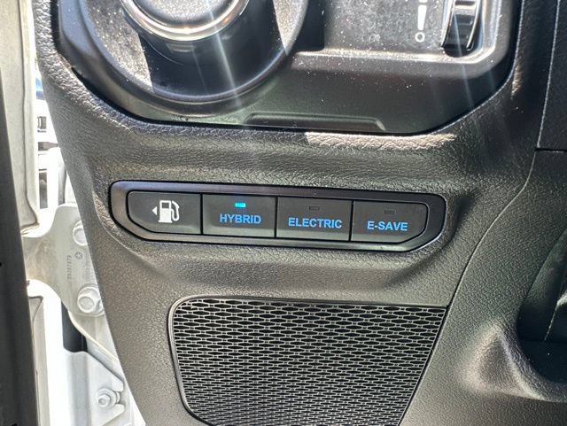 Used 2023 Jeep Wrangler Unlimited Sahara w/ Cold Weather Group AWD/4WD image 19