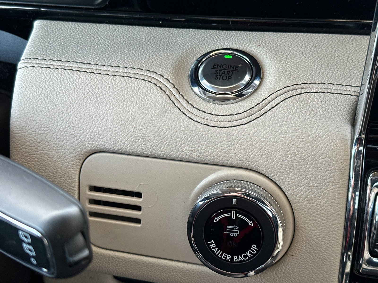 Used 2020 Lincoln Navigator L Reserve image 24