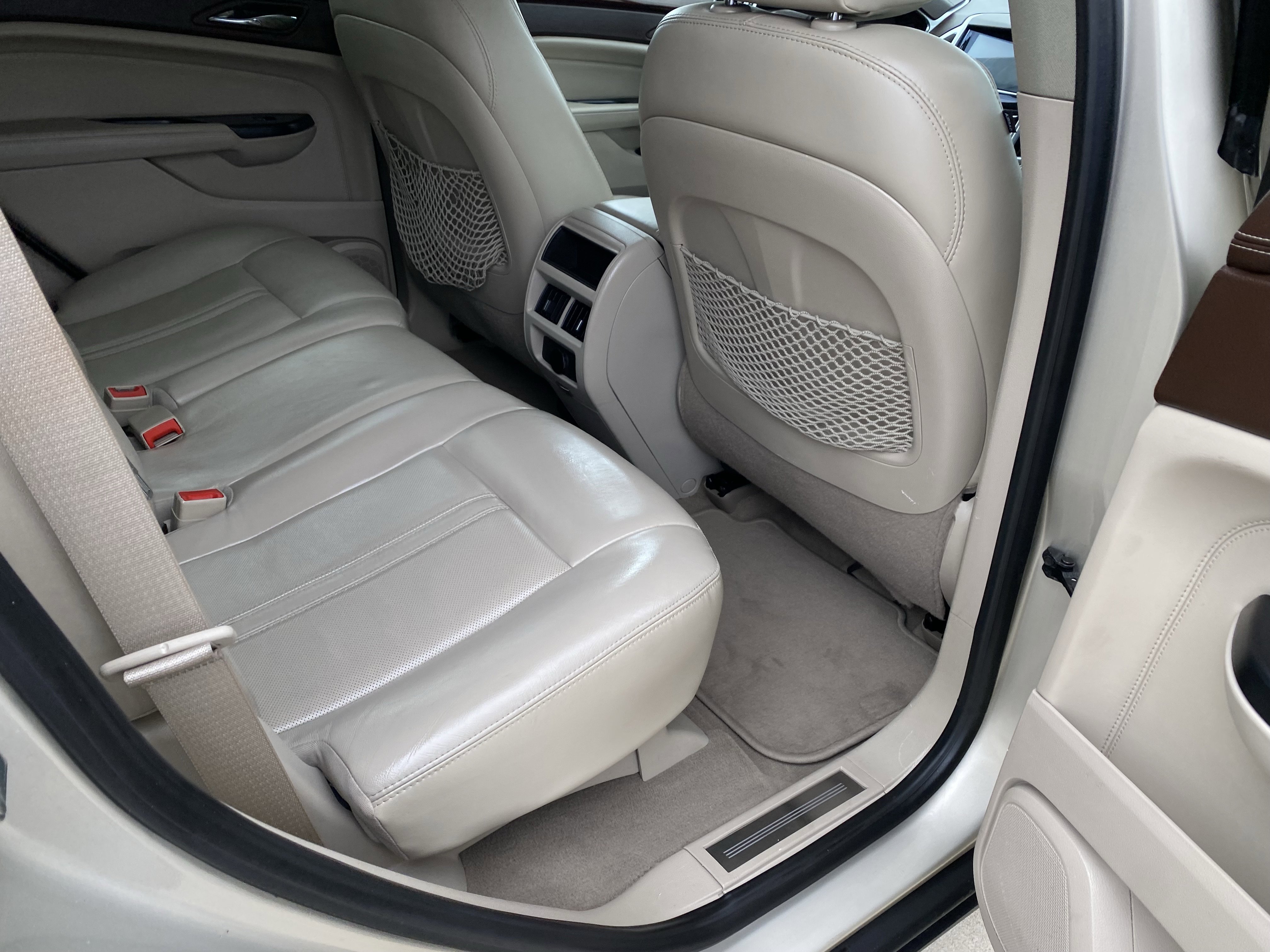 Used 2015 Cadillac SRX Luxury image 8