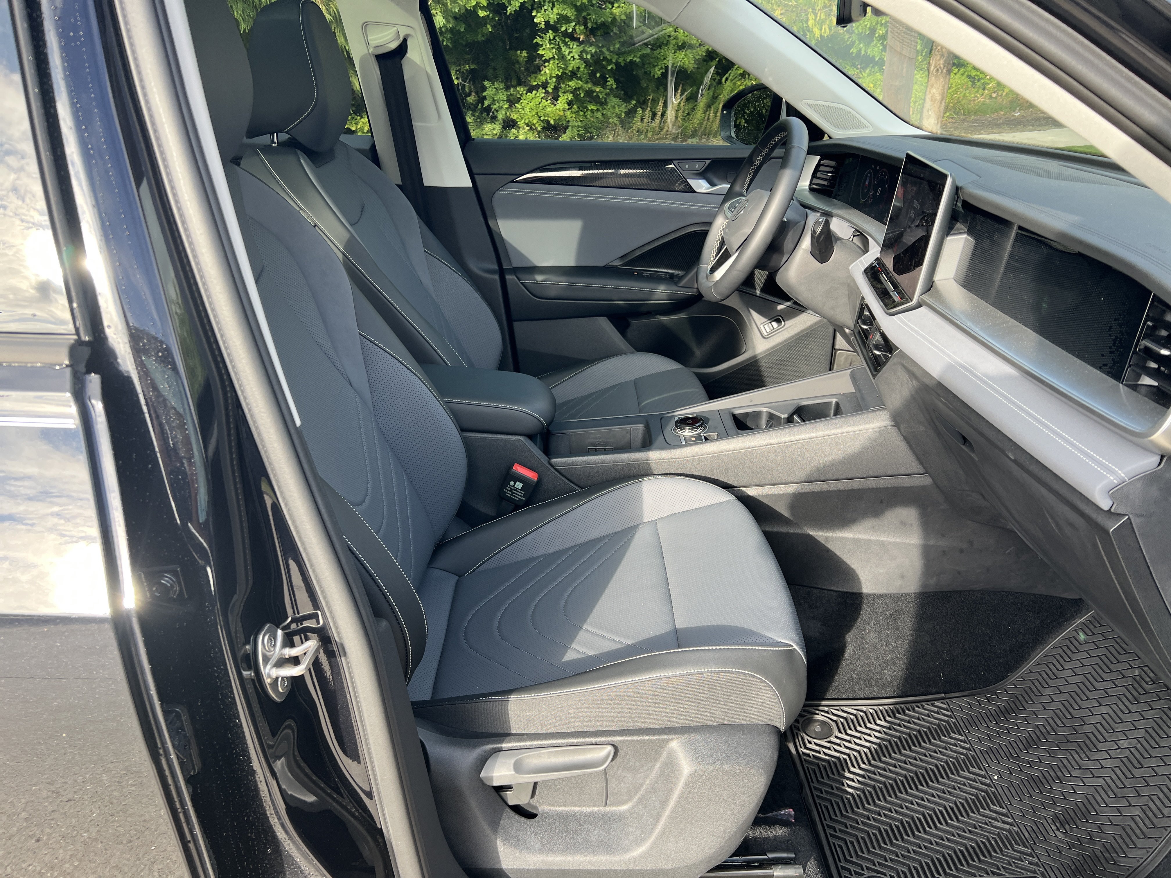 Certified 2026 Volkswagen Tiguan SE FWD image 48