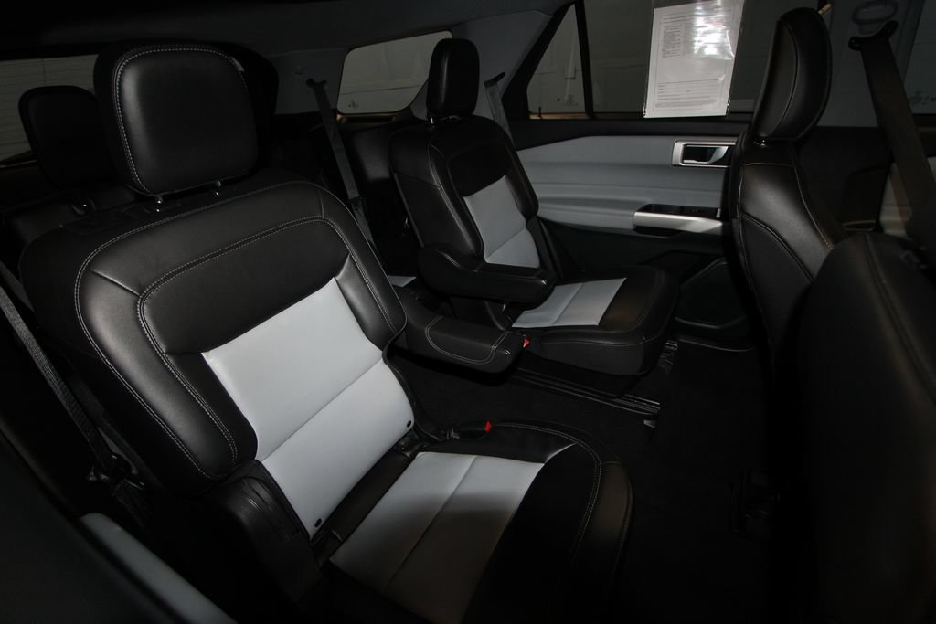 Used 2024 Ford Explorer XLT w/ Equipment Group 202A AWD/4WD image 23