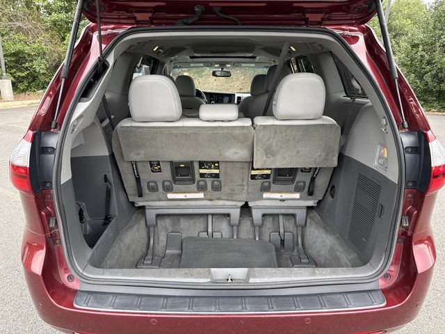 Used 2015 Toyota Sienna XLE Premium FWD image 12