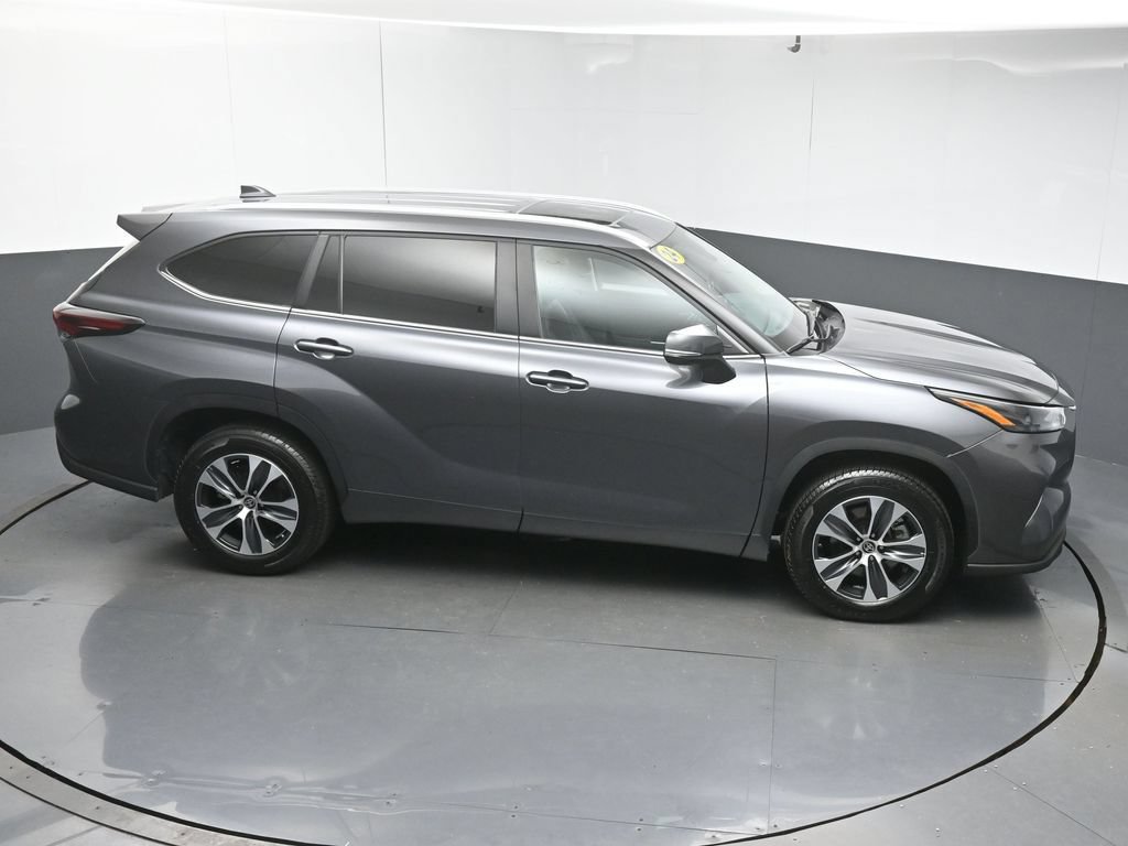 Used 2024 Toyota Highlander XLE FWD image 49