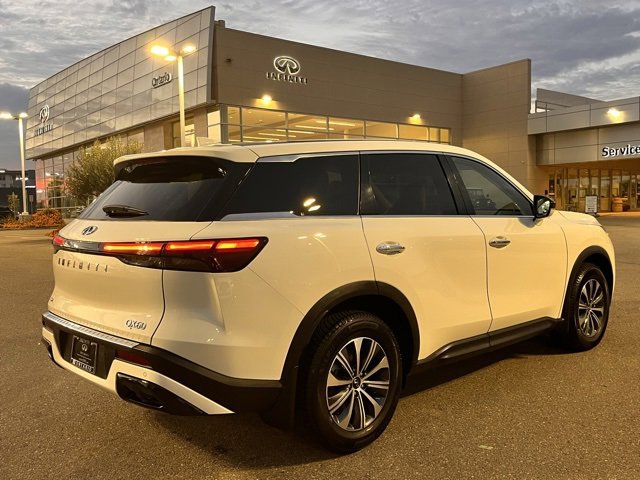 Certified 2023 INFINITI QX60 Pure image 4