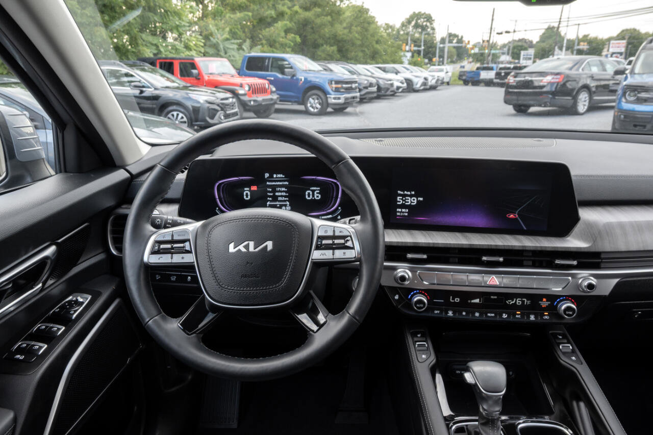 Used 2024 Kia Telluride EX w/ EX Captain's Chair Package image 25