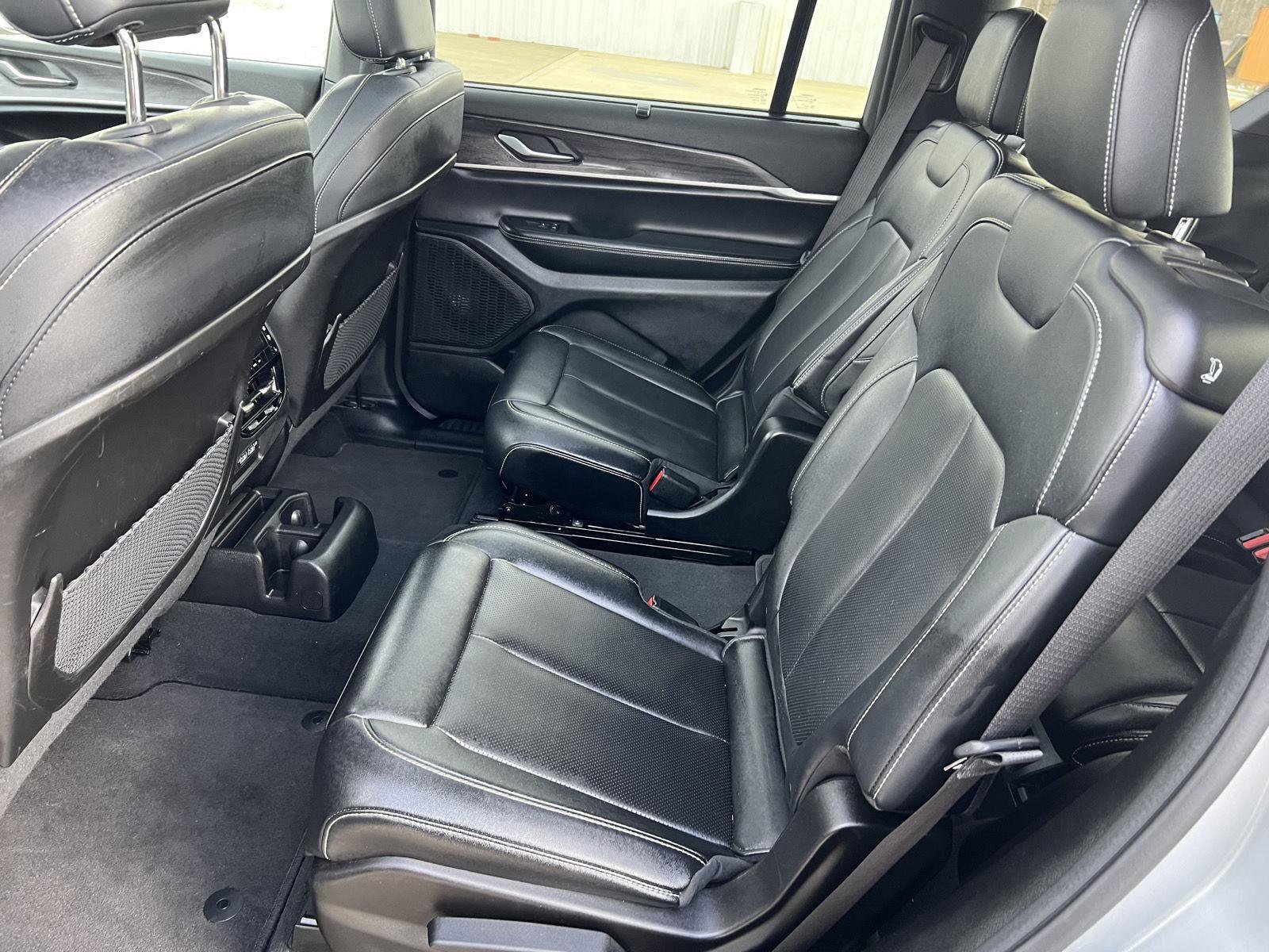 Used 2024 Jeep Grand Cherokee L Limited w/ Luxury Tech Group II image 30