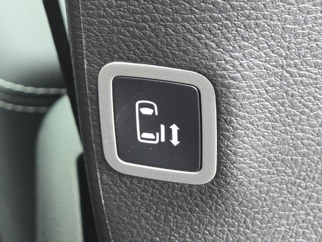 New 2025 Chrysler Voyager LX image 16