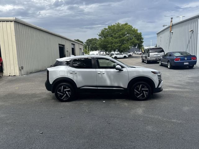 Used 2025 Nissan Kicks SV FWD image 4
