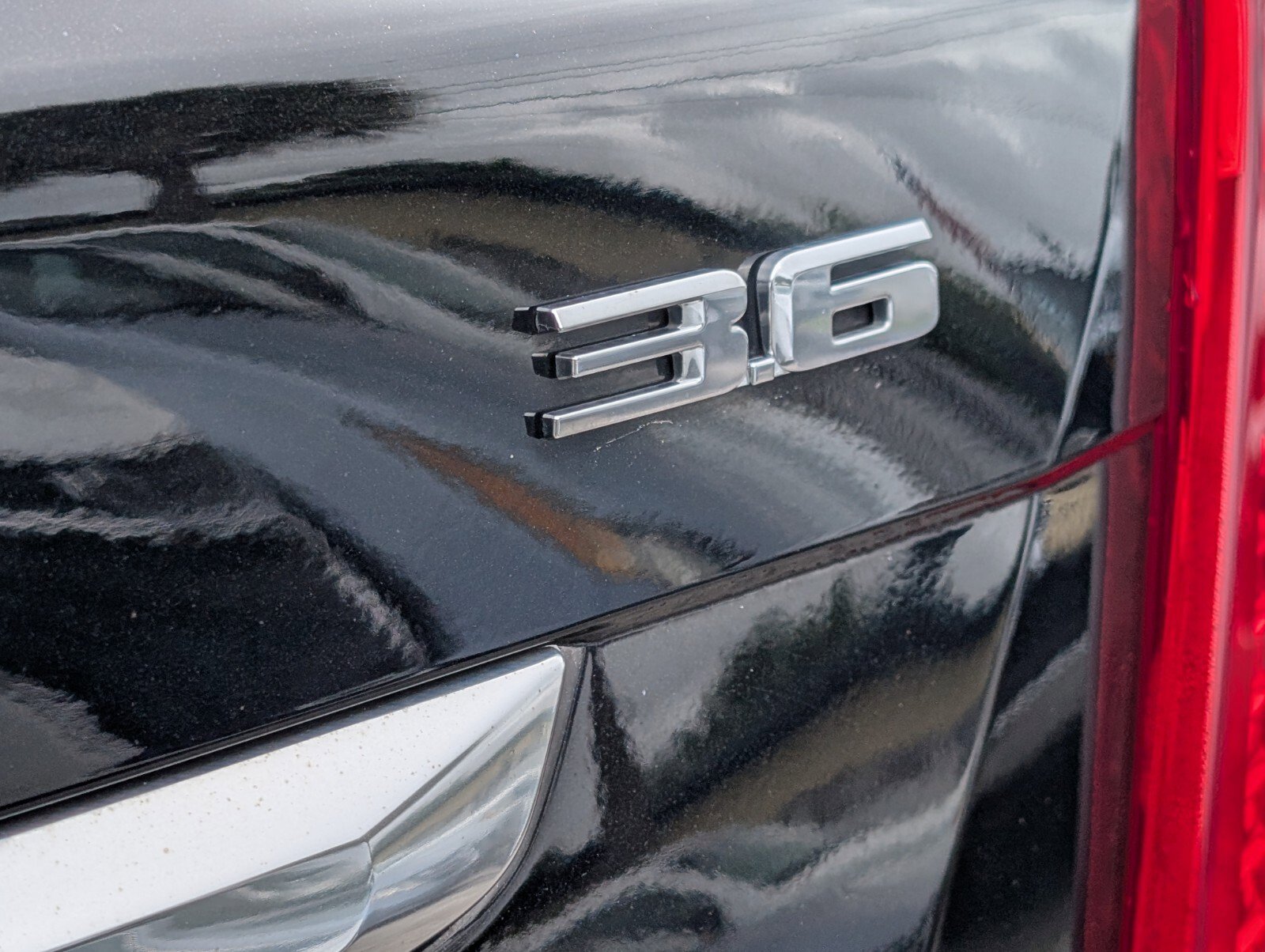 Used 2018 Cadillac XT5 FWD w/ LPO, Wheel Lock Package image 18