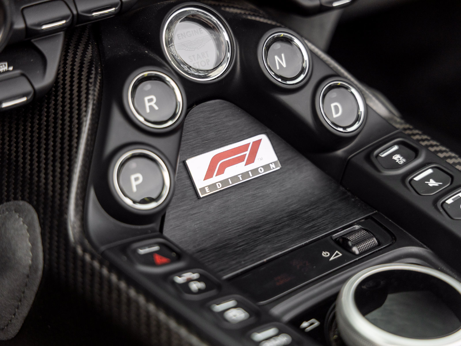 Used 2023 Aston Martin V8 Vantage Roadster RWD image 36