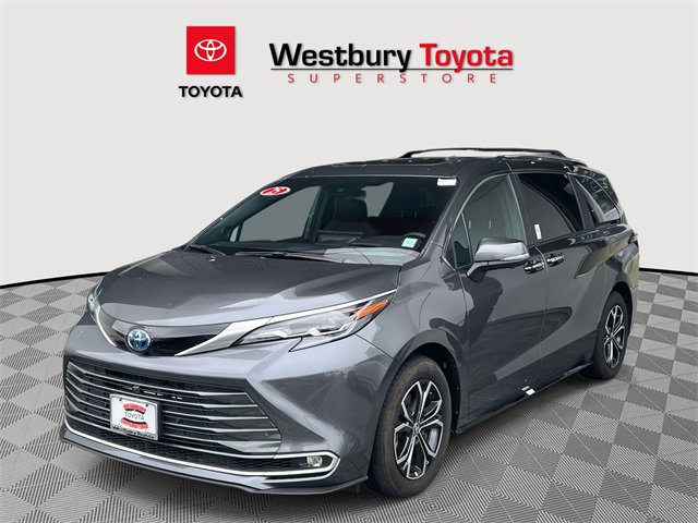 Used 2025 Toyota Sienna Platinum image 5