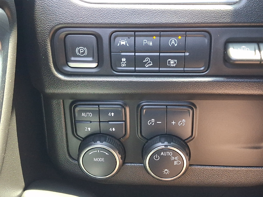 Used 2024 Chevrolet Tahoe High Country w/ Premium Package 2 AWD/4WD image 27