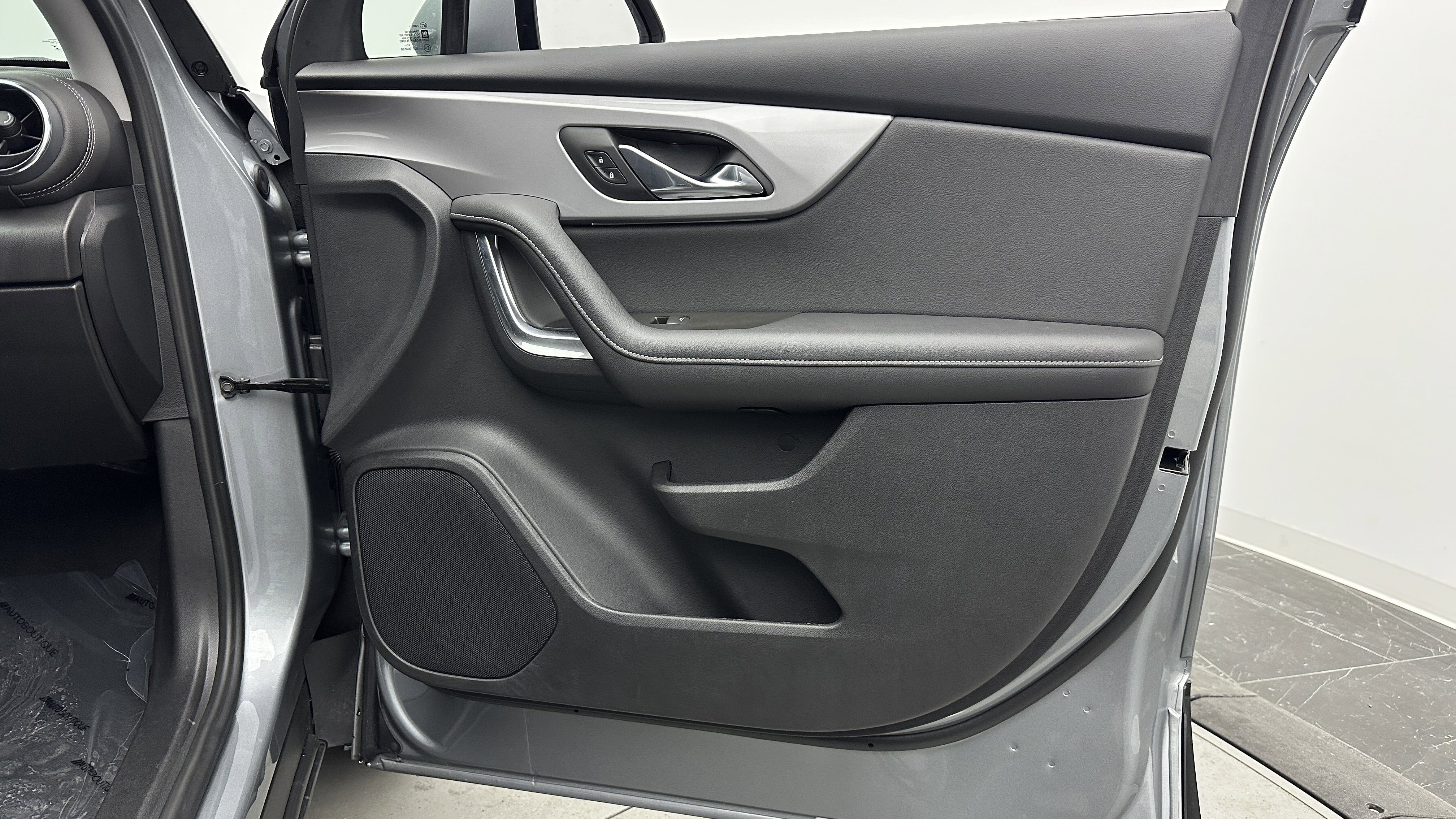 Used 2025 Chevrolet Blazer LT image 31
