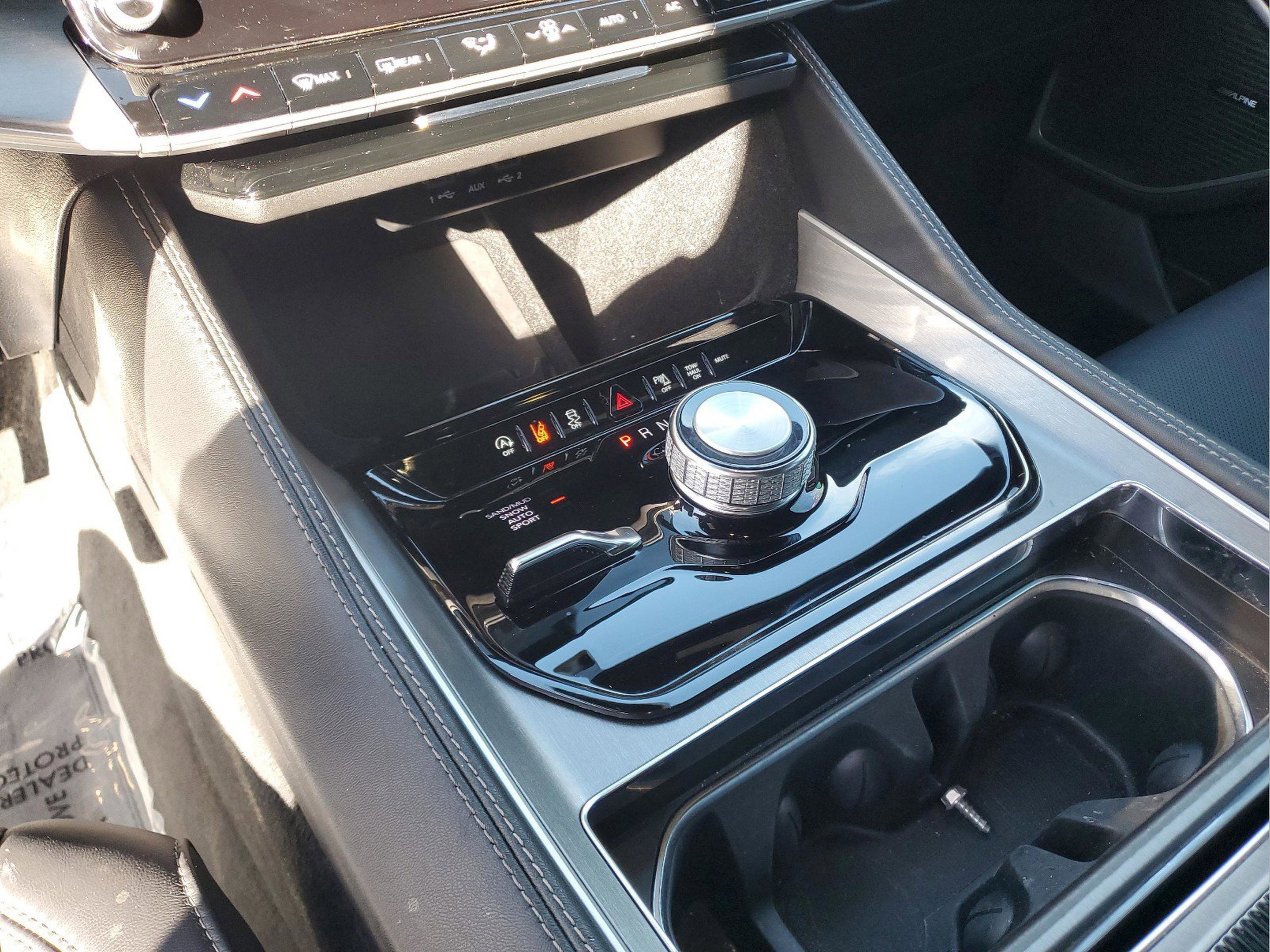 Certified 2025 Jeep Wagoneer Series II image 24