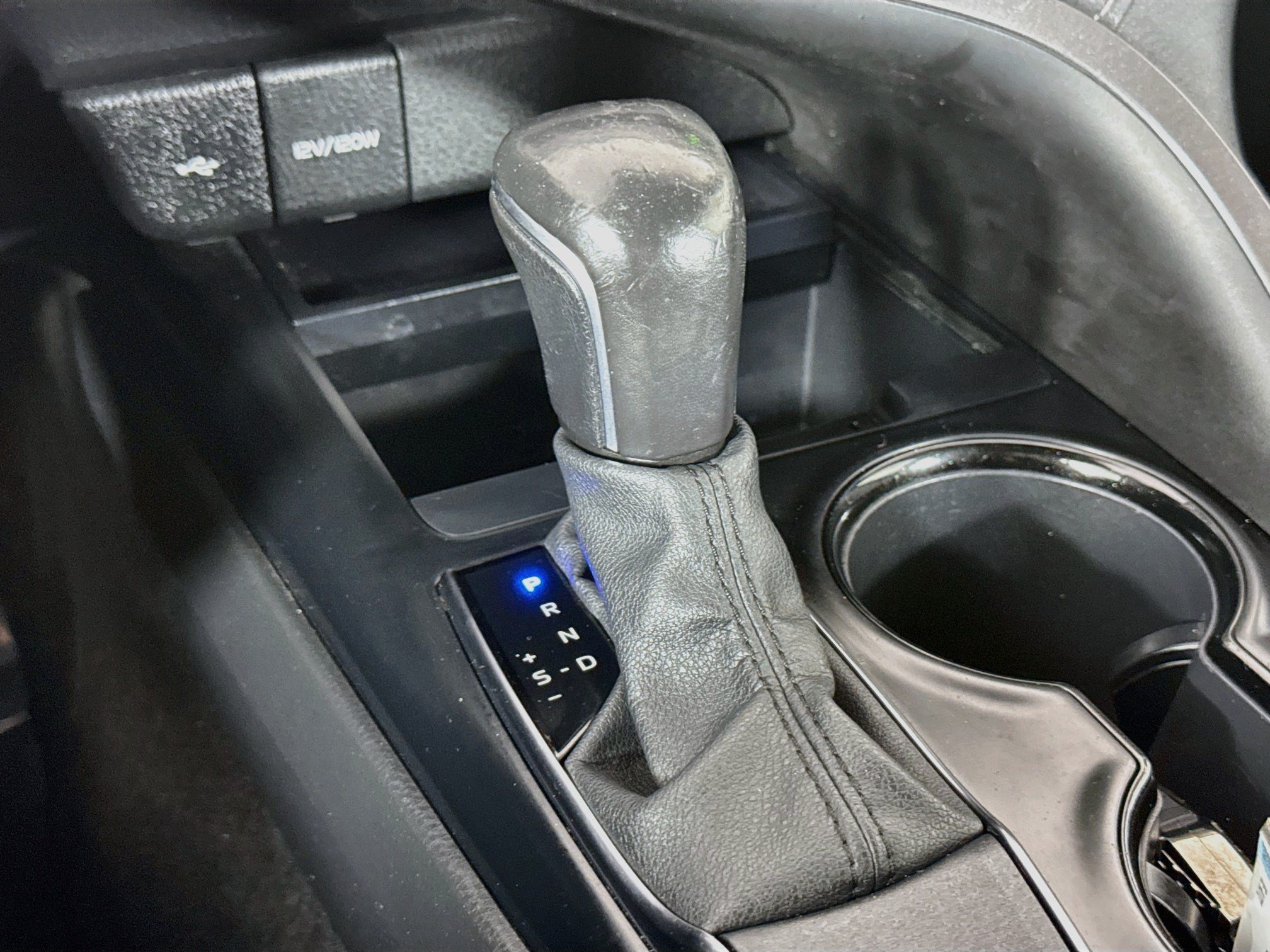 Used 2020 Toyota Camry SE w/ Convenience Package FWD image 19