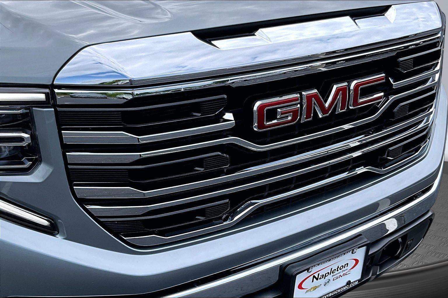 Used 2024 GMC Sierra 1500 SLT w/ SLT Convenience Package AWD/4WD image 29