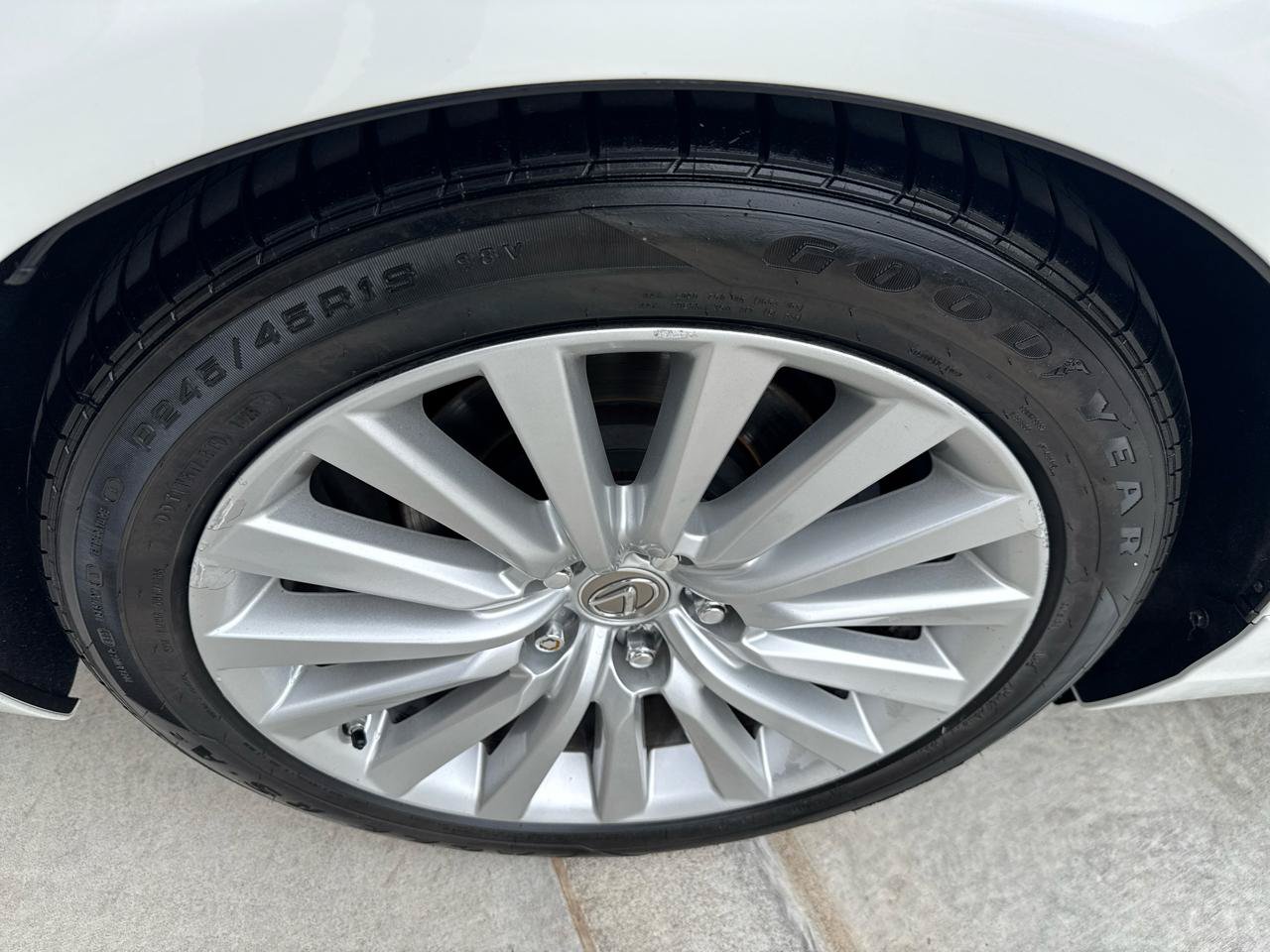 Used 2013 Lexus LS 460 w/ Comfort Pkg RWD image 20