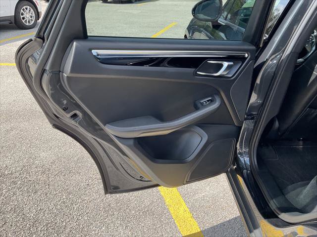 Used 2019 Porsche Macan AWD/4WD image 16