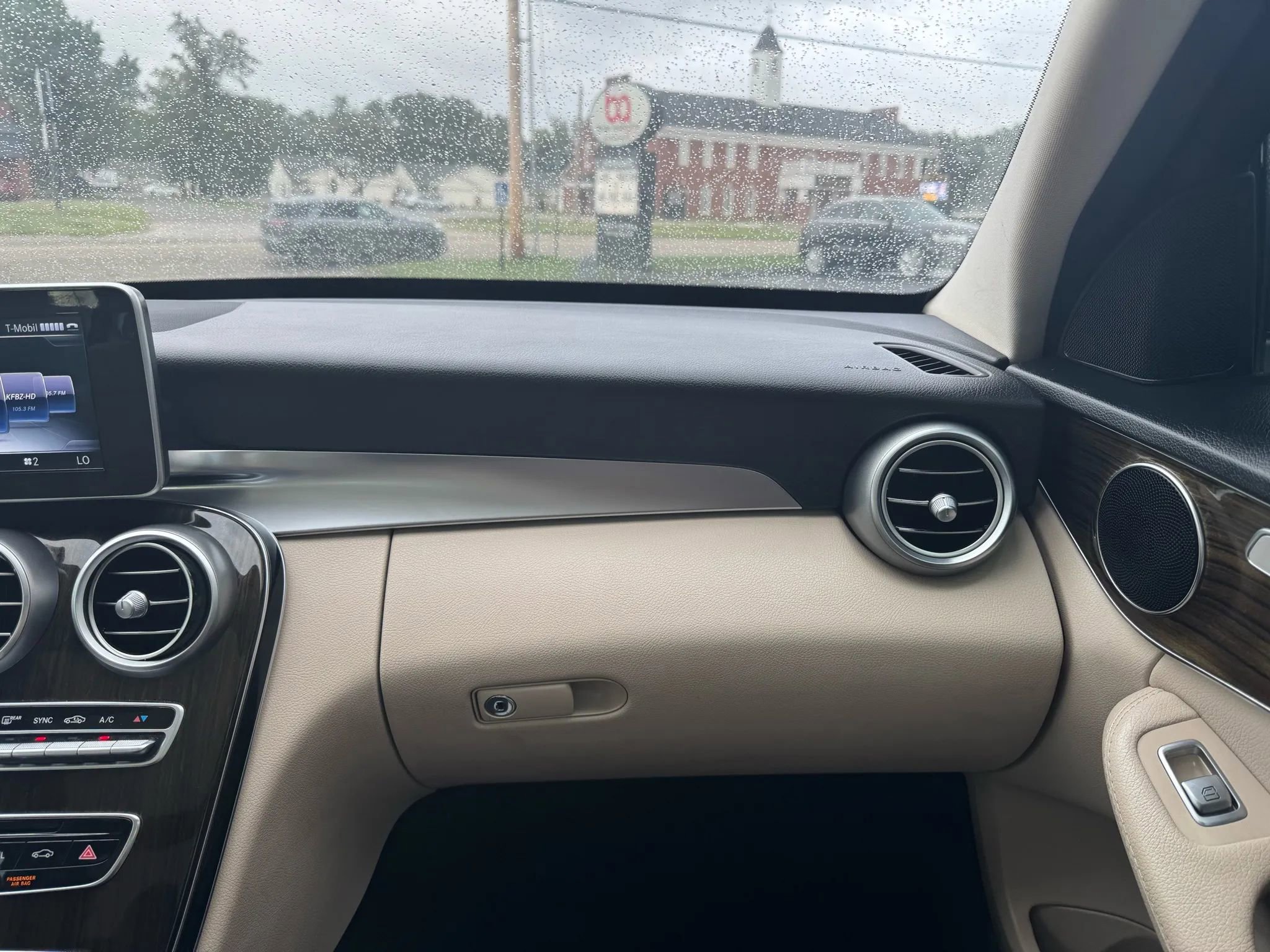 Used 2017 Mercedes-Benz C 300 Sedan image 27