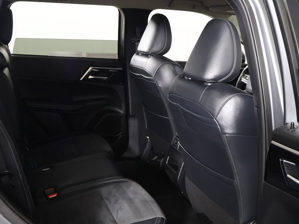 Used 2024 Mitsubishi Outlander SE Black Edition FWD image 29