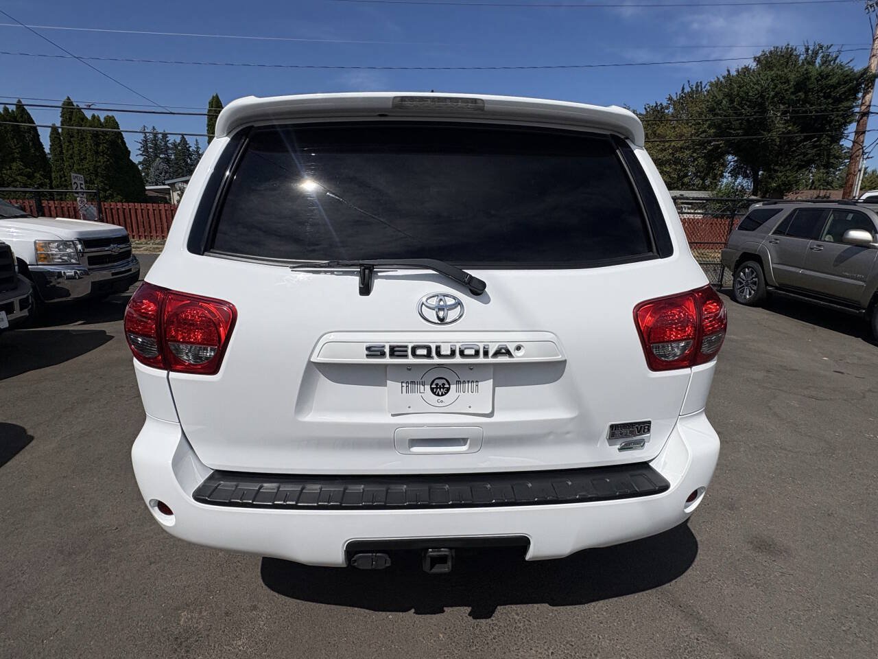 Used 2015 Toyota Sequoia SR5 AWD/4WD image 4