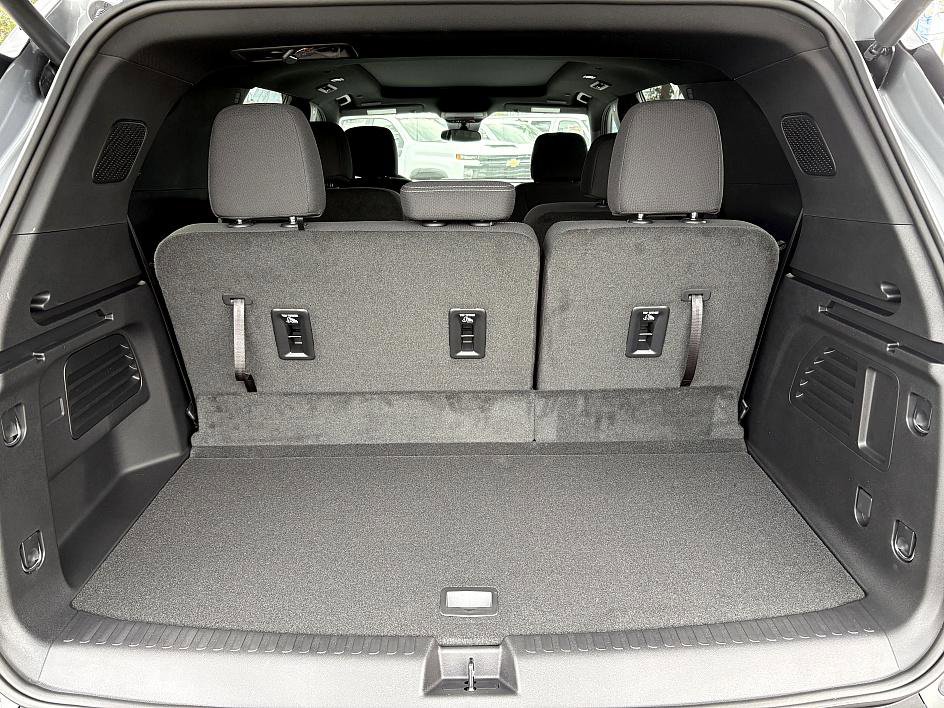 New 2026 Chevrolet Traverse LT w/ Sun and Wheel Package image 12