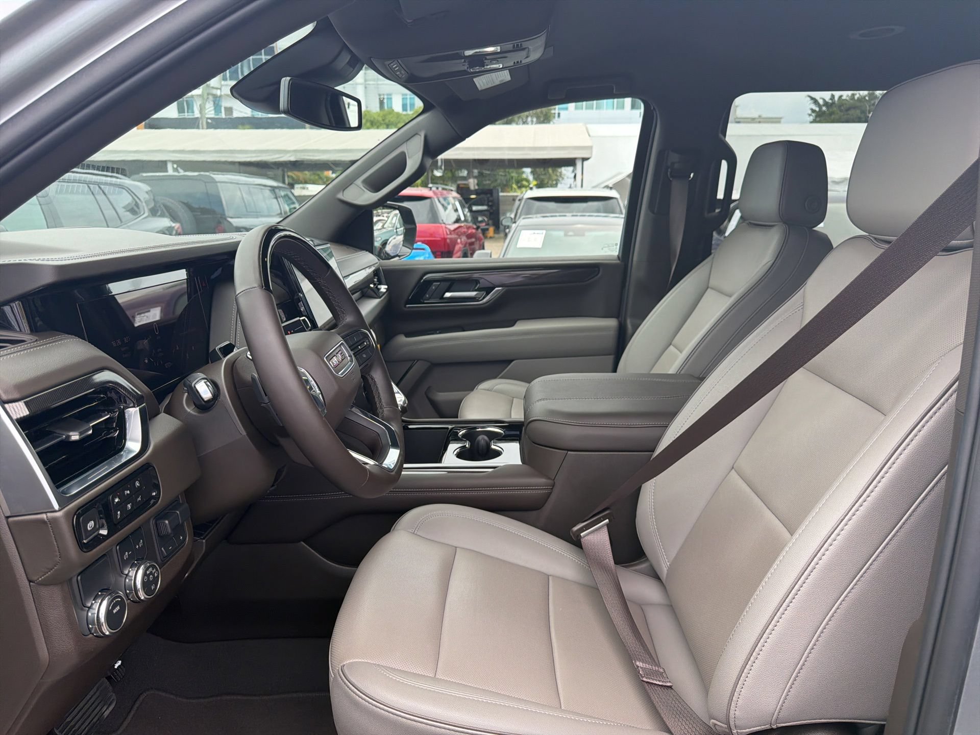 Used 2025 GMC Yukon Elevation RWD image 39