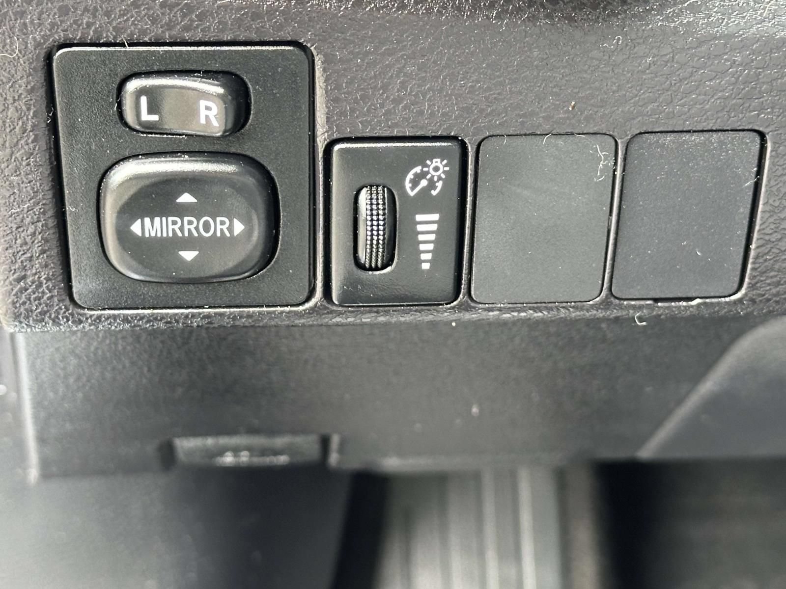 Used 2014 Toyota Corolla LE FWD image 9