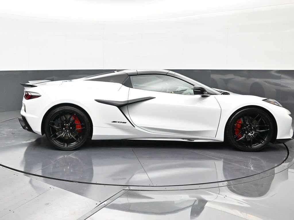 Used 2026 Chevrolet Corvette Z06 RWD image 6