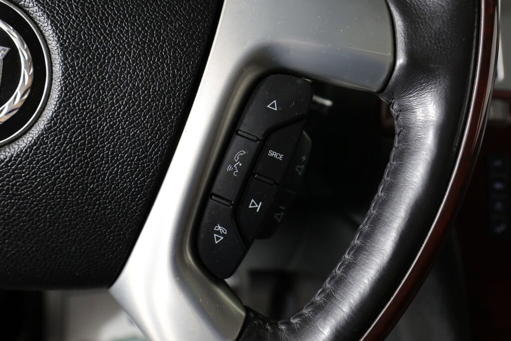 Used 2010 Cadillac Escalade Luxury AWD/4WD image 35