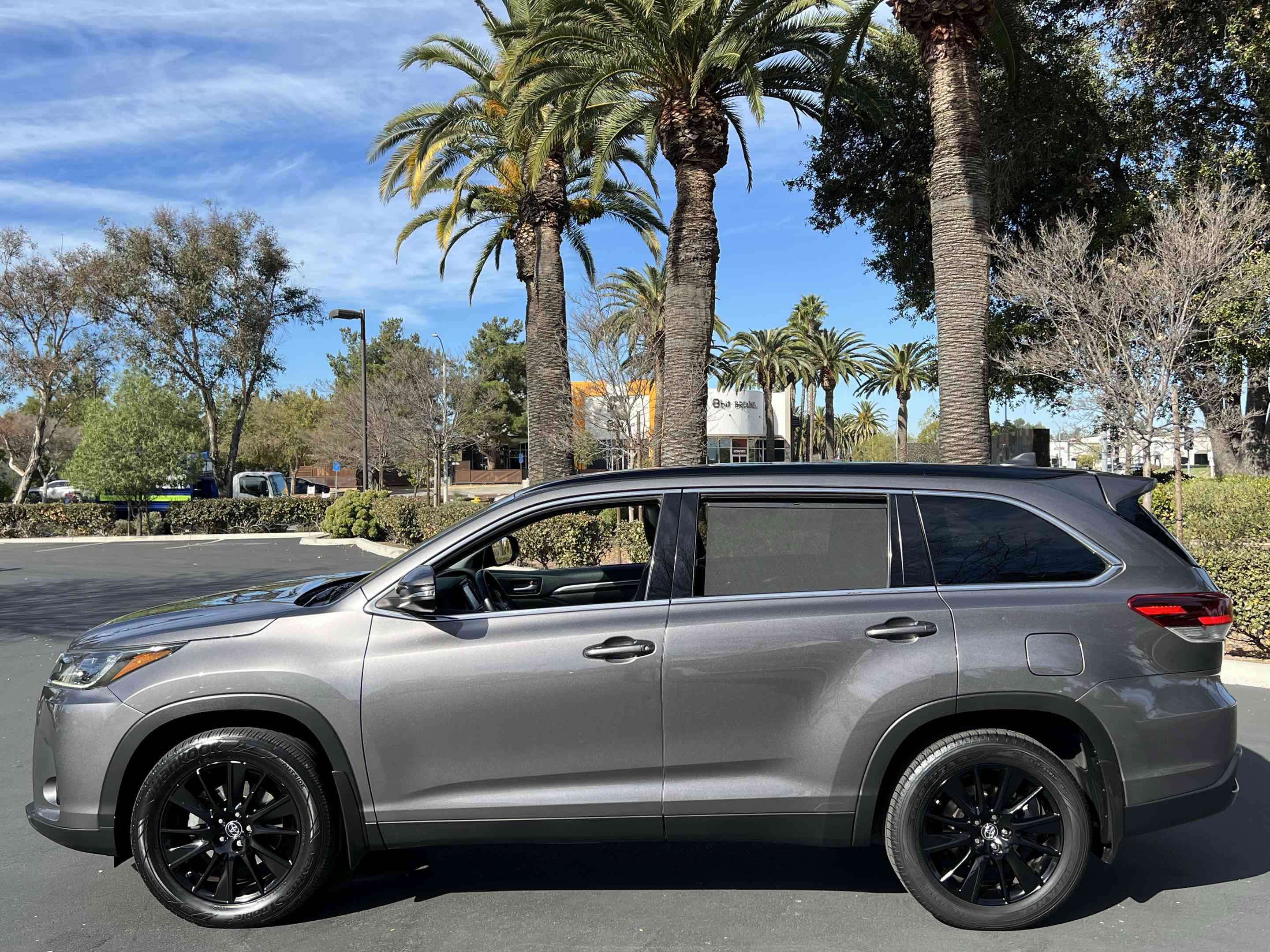 Used 2019 Toyota Highlander XLE image 23