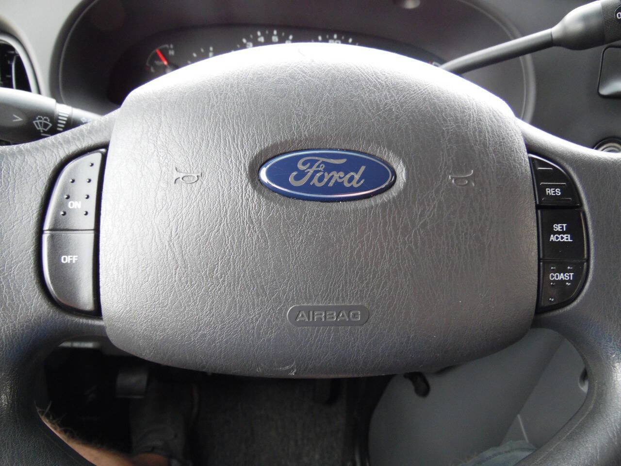 Used 2004 Ford E-250 and Econoline 250 Extended image 36