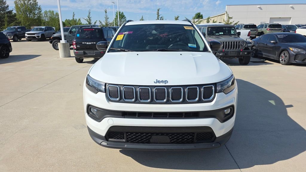 Used 2022 Jeep Compass Latitude AWD/4WD image 16
