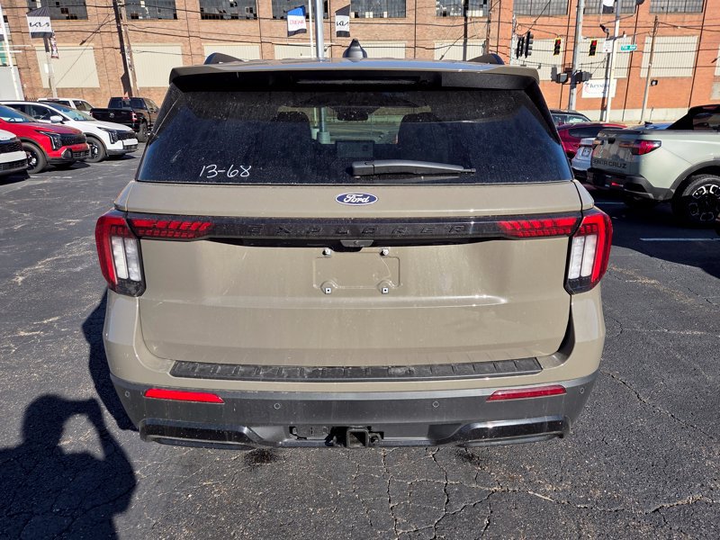 New 2027 Ford Explorer ST-Line w/ Premium Package AWD/4WD image 6