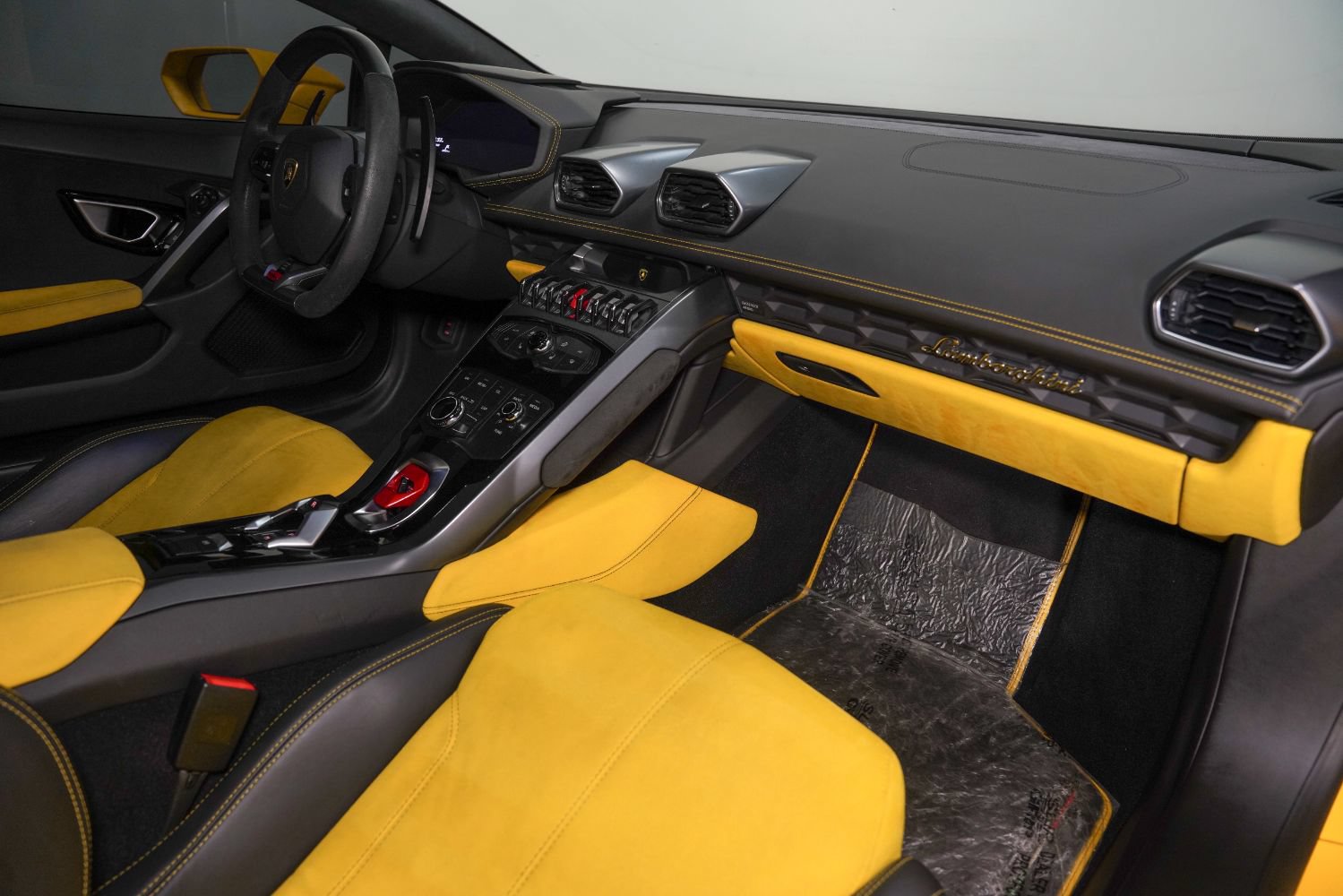 Used 2015 Lamborghini Huracan LP 610-4 AWD/4WD image 28