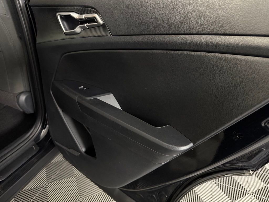 Used 2025 Kia Sportage LX image 28