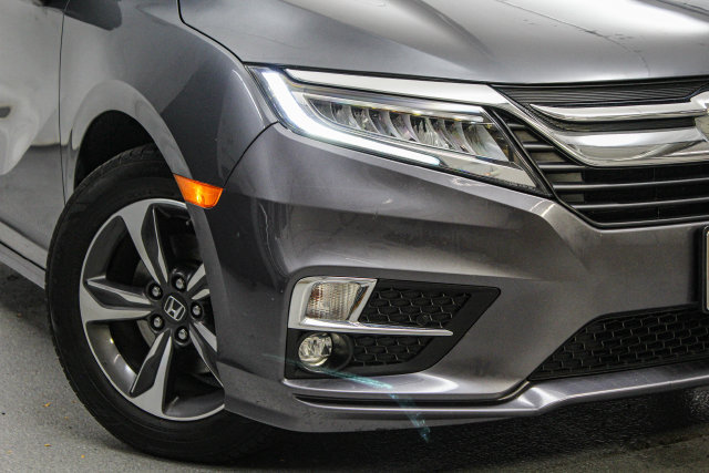 Used 2018 Honda Odyssey Touring image 3
