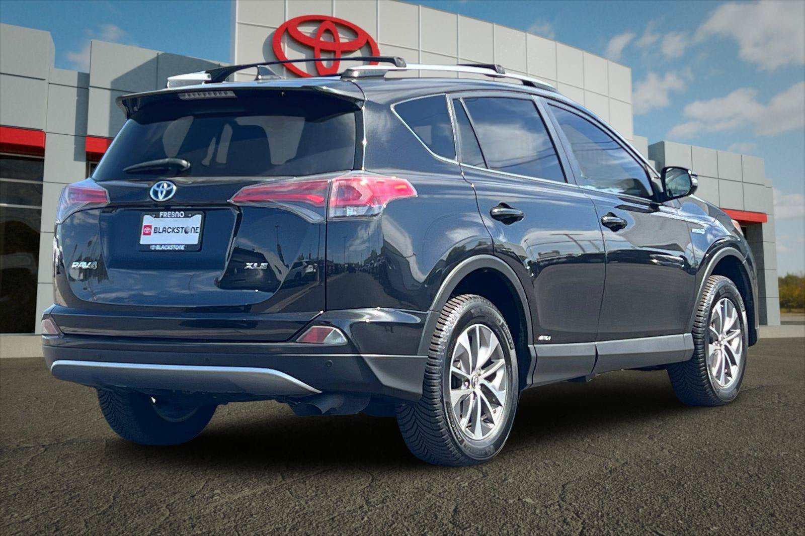Used 2017 Toyota RAV4 XLE w/ Convenience Package AWD/4WD image 3