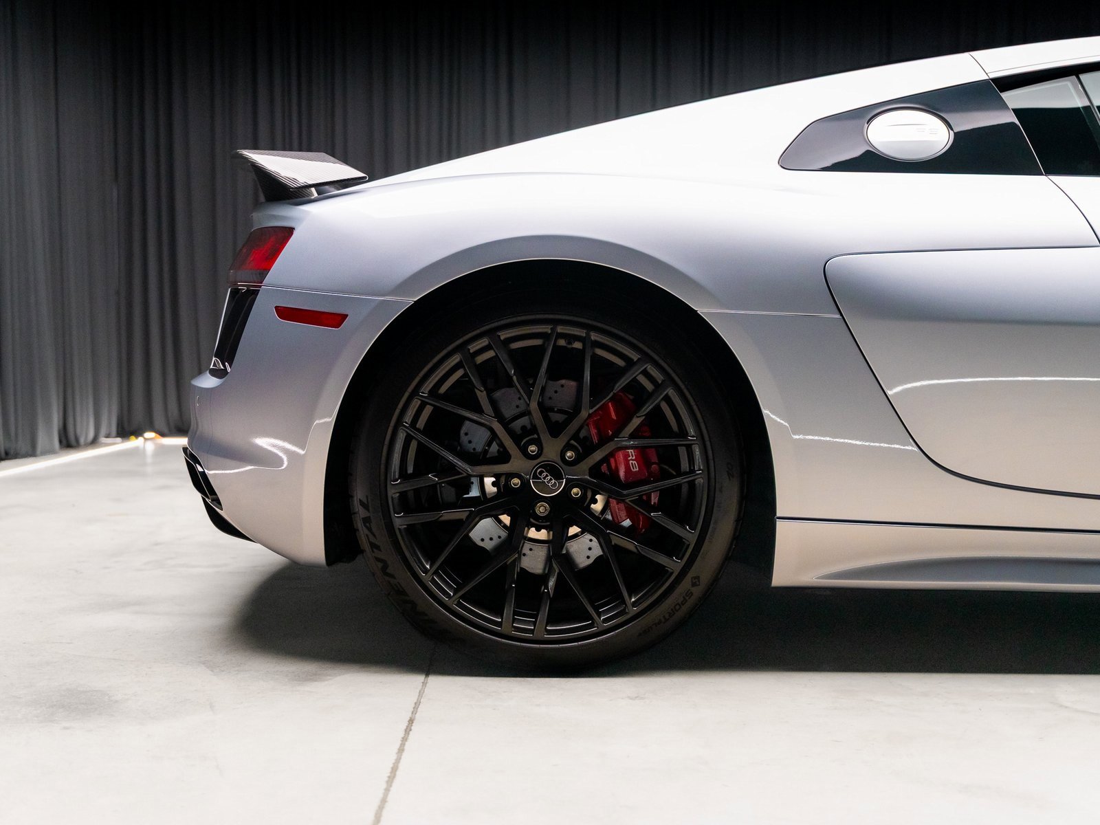 Used 2018 Audi R8 V10 w/ Premium Package image 32