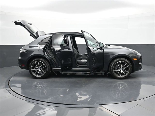 Used 2025 Porsche Macan image 29